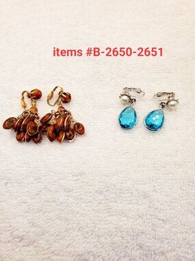 2 Pair of clip on Earrings, items # B- 2650-2651,.  wt.  14 grams.